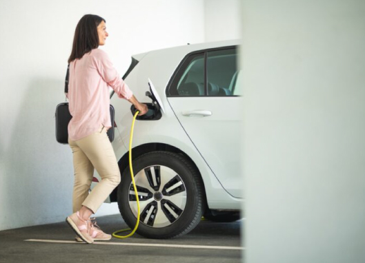 Passer à la mobilité électrique : un simulateur calcule les économies que vous pourriez faire.